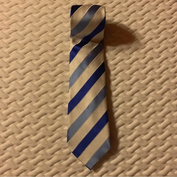 Donald J Trump Signature Collection Men’s Silk Necktie in Stipes Blue & White